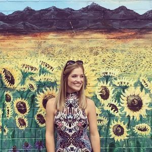 Meet your Posher, Hallie